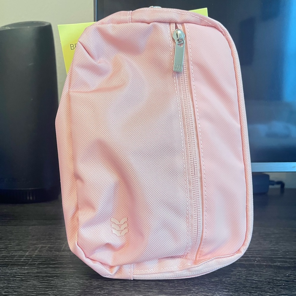 Target Belt Fanny Pack Blush - All In Motion™:
Adjustable Strap, Solid Pattern🎀